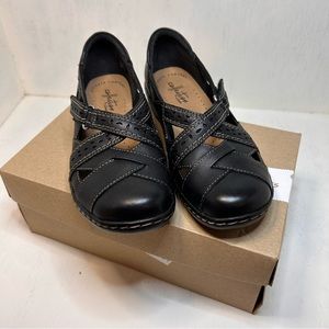 Clarks Womens Ashland Spin Q Closed Toe Black Leather Slip-On Shoe Size 5